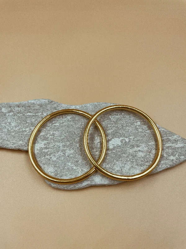 Luxury Gold Bangles with Unique Stone Inlays-Narrow Roundabout Chimbai Bangle